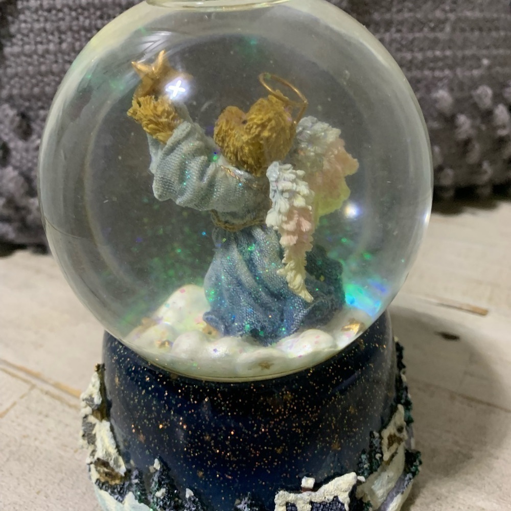 ❤️Hallmark Precious Moments Angel Bear Snow Globe - Picture 4 of 9
